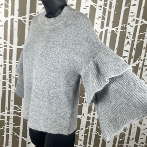 Gianni Bini Ruffled Cropped Sleeve Crewneck Fuzzy Sweater M Gray - Picture 3 of 7